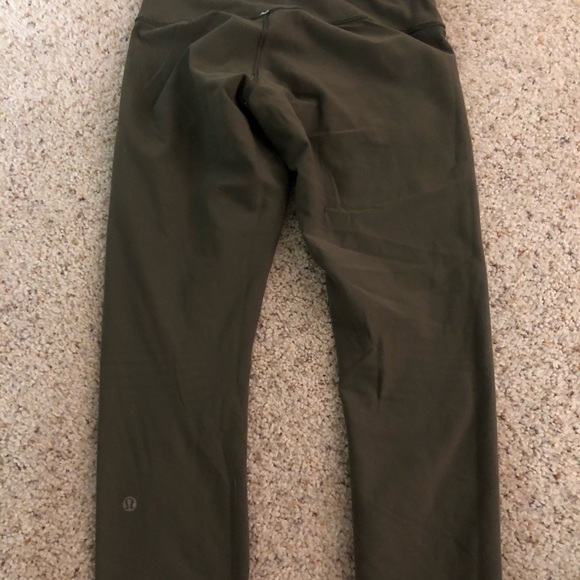 Lululemon Wunder Under cropped legging. - Picture 4 of 5